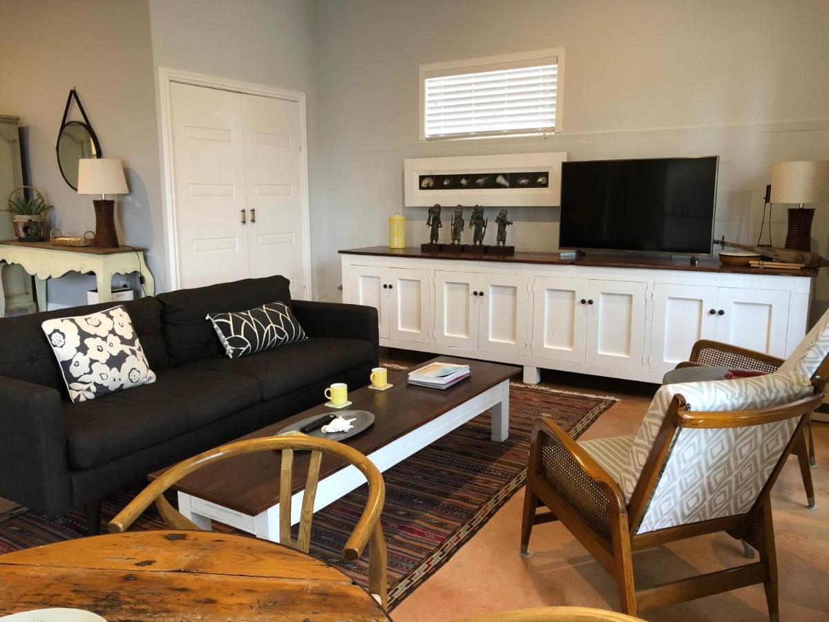 Shorebreak Studio Apartments Sapphire Beach Esterno foto