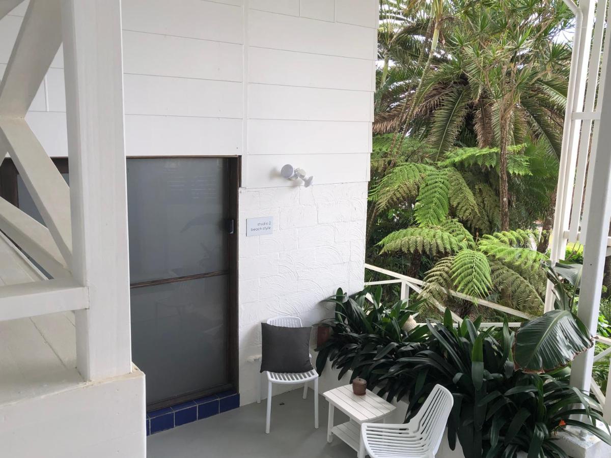 Shorebreak Studio Apartments Sapphire Beach Esterno foto