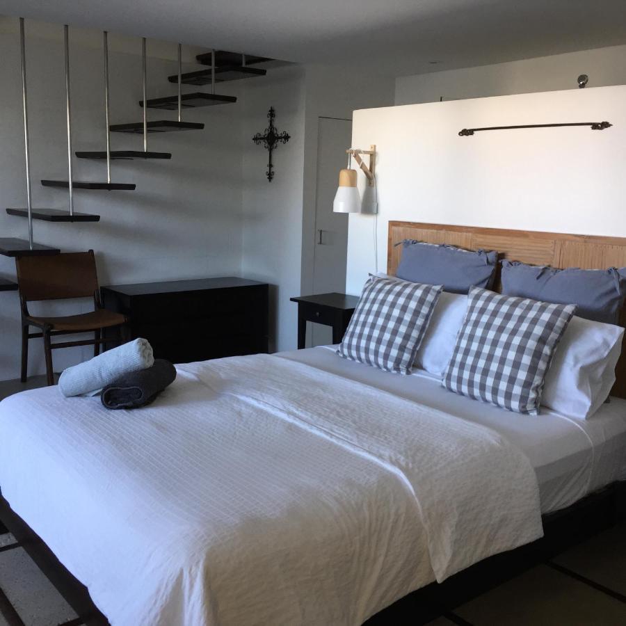 Shorebreak Studio Apartments Sapphire Beach Esterno foto