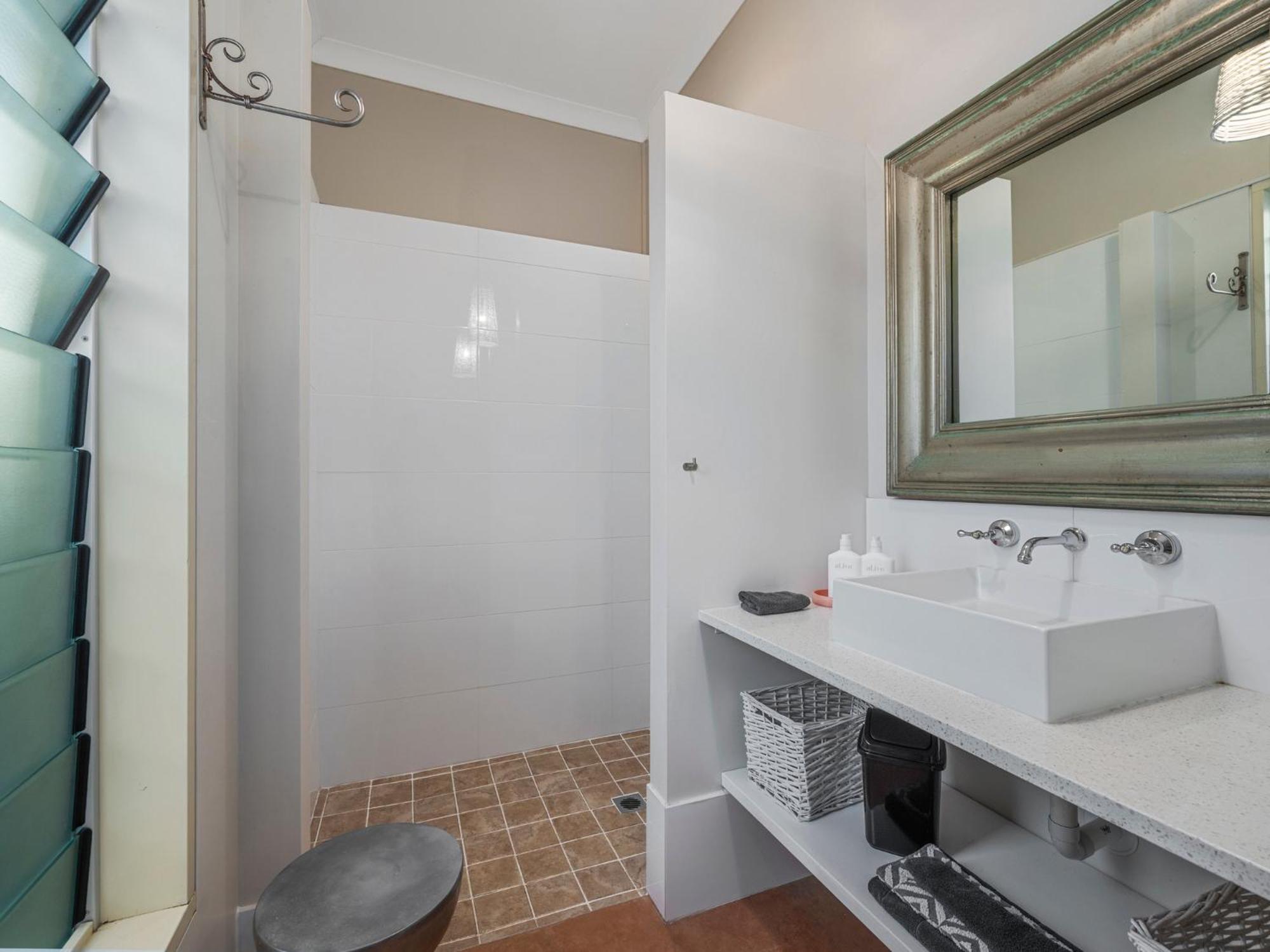 Shorebreak Studio Apartments Sapphire Beach Esterno foto